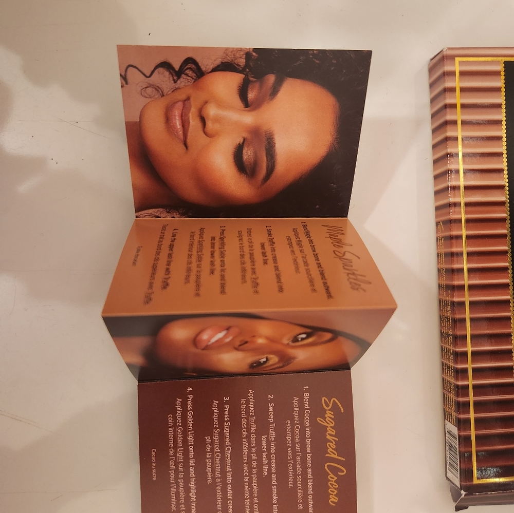The Natural Nudes - complexion inspired eye shadow palette - Picture 3 of 7